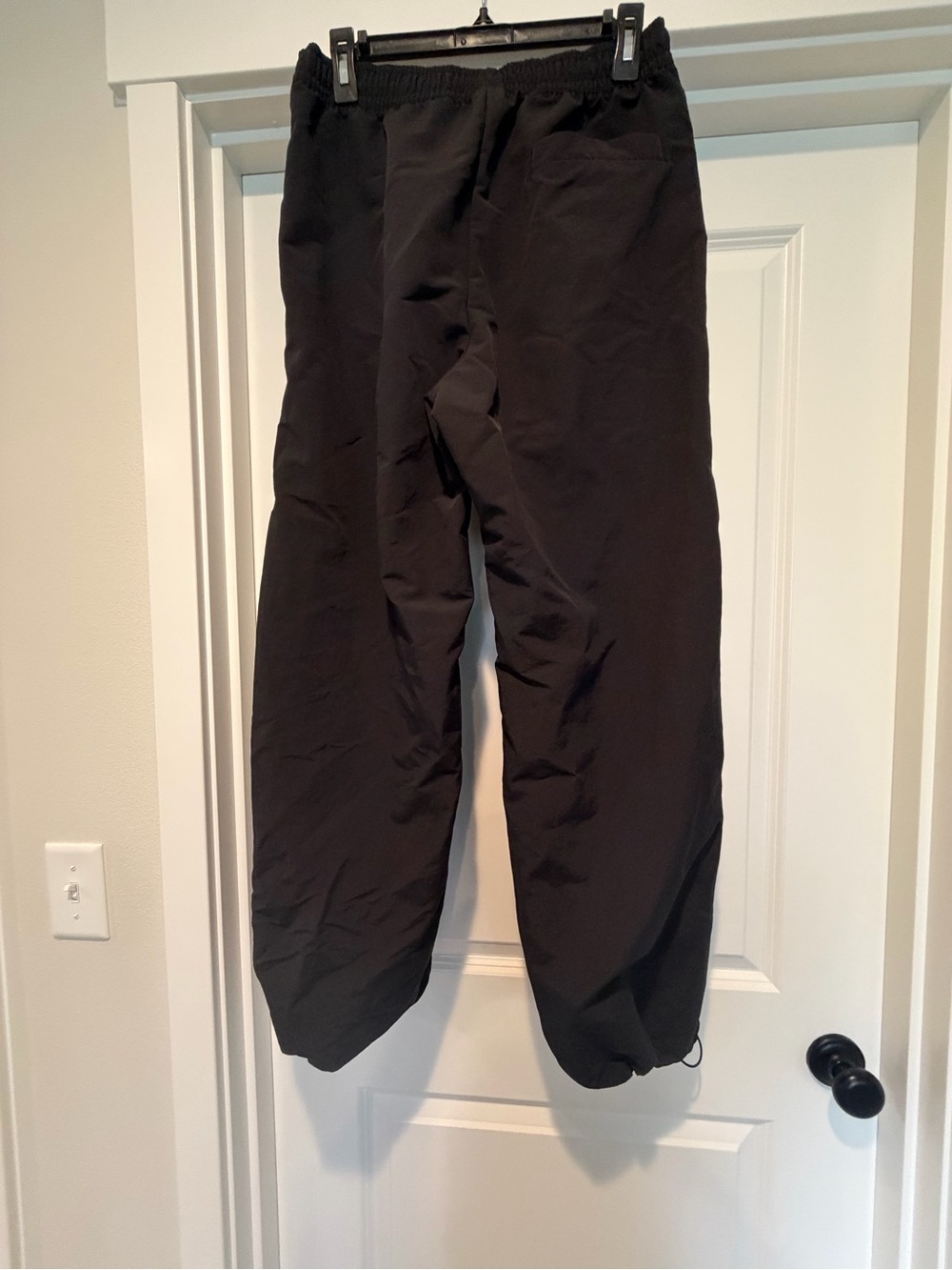 Nike Black Women's Track Joggers with Elastic Cuffs - Picture 4 of 7